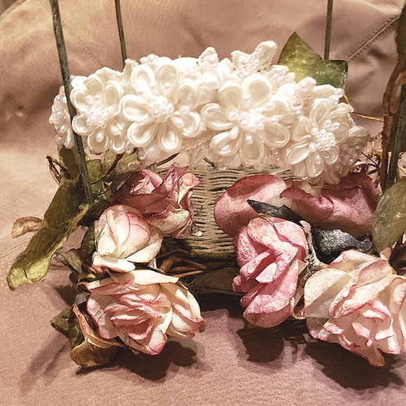 Accessories - White Floral Embroidered Crown Halo Headpiece NWT